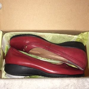 *BRAND NEW* comfort flats!